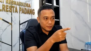 Foto jurnalistik yang menangkap esensi dari peristiwa Jadi pengedar sabu-sabu.