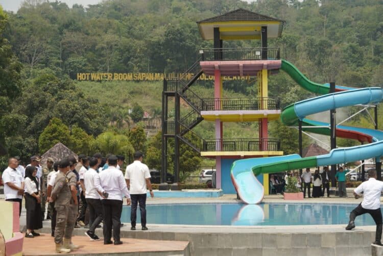 Pemkab Solok Selatan melakukan peninjauan objek wisata Hot Water Boom yang akan dibenahi di tahun 2027..Ardi/TimAs