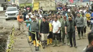 Gibran Minta Penanganan Dampak Banjir Bandang di Solok Dipercepat