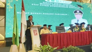 Foto eksklusif yang menggambarkan kondisi Wisuda Sarjana ke-XXXV STIT Syekh Burhanuddin saat ini.